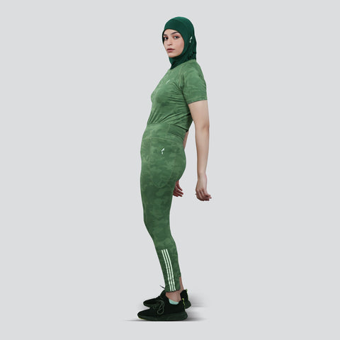 بدلة رياضية نسائية بتصميم الكامو - لون أخضر