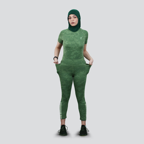 بدلة رياضية نسائية بتصميم الكامو - لون أخضر